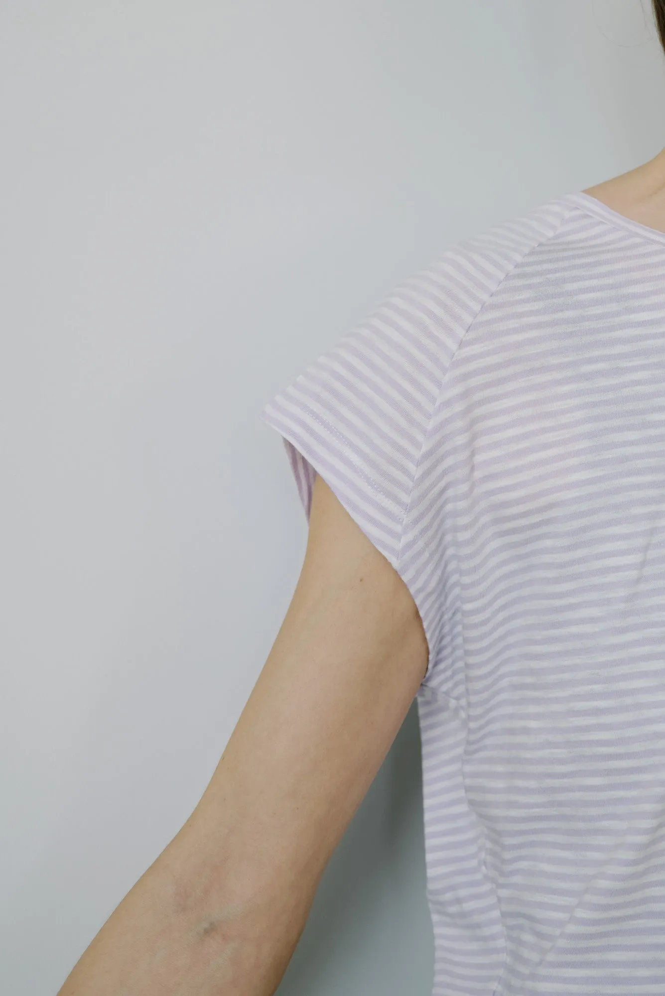 t-shirt - oneliaa striped - lilac / oatmilk