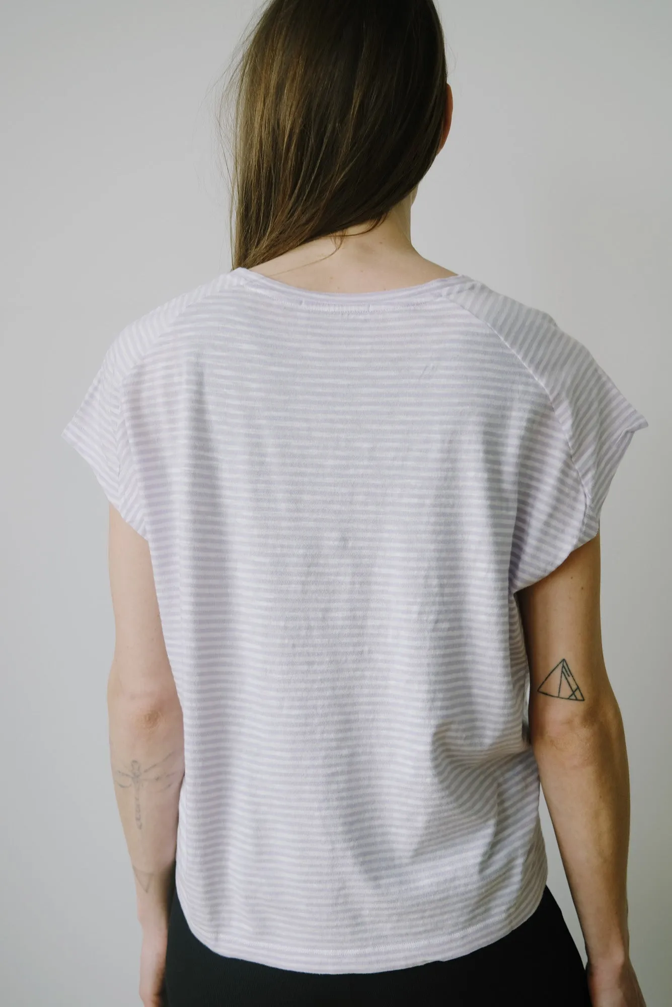 t-shirt - oneliaa striped - lilac / oatmilk